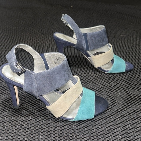 AK ANNE KLEIN flex Women’s 8 Three Tone Suede Heels Ankle Strap Buckle Casual - Picture 3 of 11